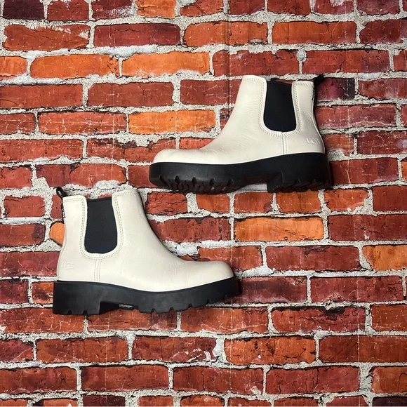 UGG Jasmine Markstrum White Boots - Picture 3 of 6